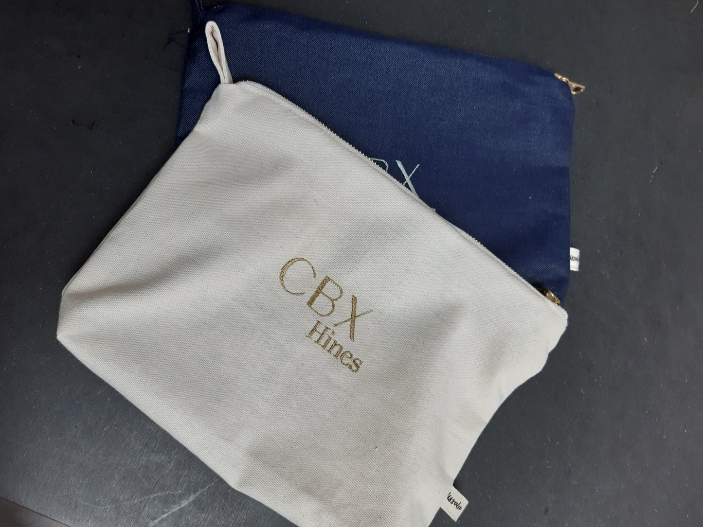 Trousse brodée