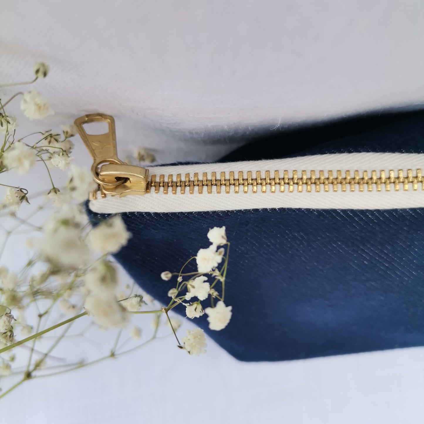 Trousse brodée