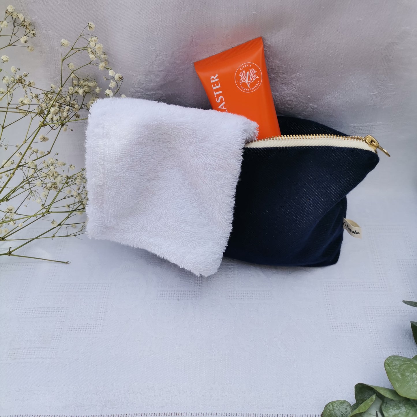 Trousse brodée