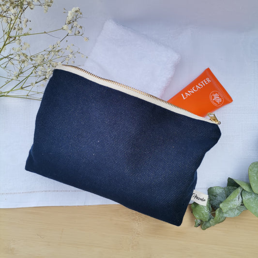 Trousse brodée