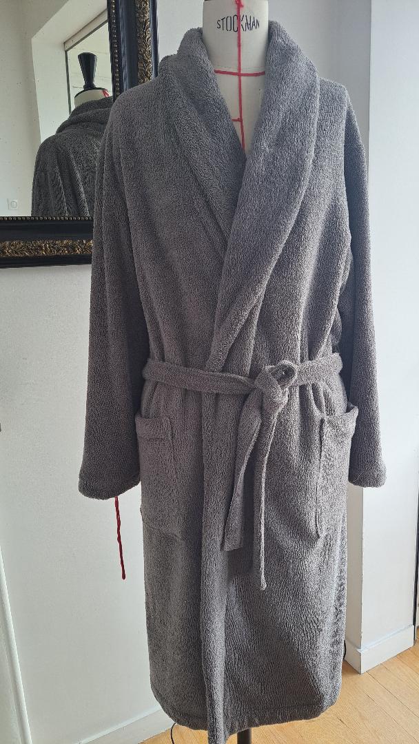 Peignoir brodé en coton biologique