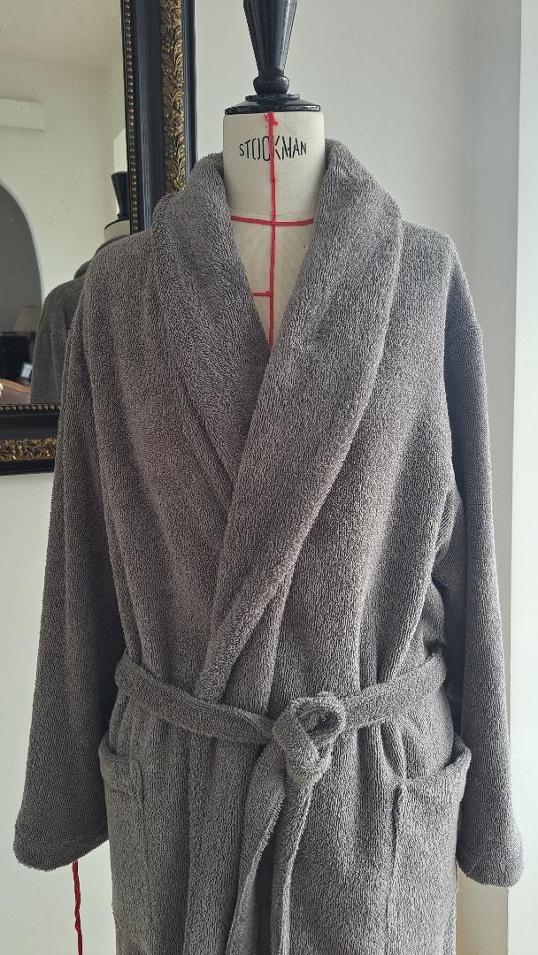 Peignoir brodé en coton biologique