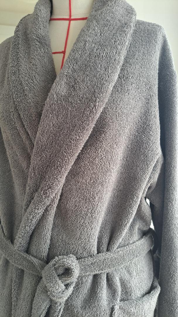 Peignoir brodé en coton biologique